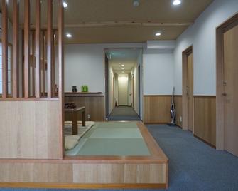Karin Doo Hotel - Narita - Hallway