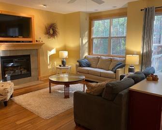 Woodland Dunes on Lake Michigan - Pentwater - Sala de estar