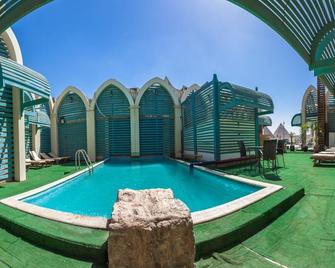 Pyramids Plaza Hotel - Guiza - Piscina