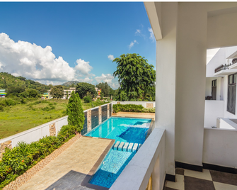 Hotel Landmark - Yelagiri - Pool