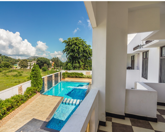 Hotel Landmark - Yelagiri - Pool