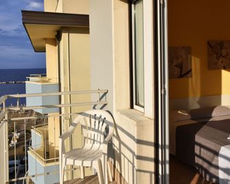 Hotel Graziella - Bellaria-Igea Marina - Parveke