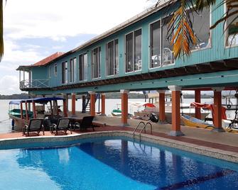 Hotel El Delfin - Lívingston - Pool