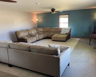 IV Rozes Ranch Charming 3-bedroom country house with AC and WiFi in Longdale. - Longdale - Sala de estar