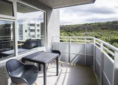 A Cozy Two Bedroom Apartment With A Beautiful View In East Iceland - Egilsstaðir - Balcony