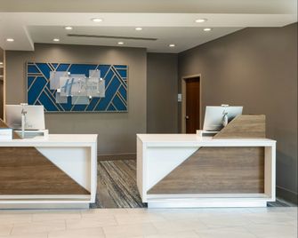 Holiday Inn Express Miami Airport-Blue Lagoon Area By IHG - מיאמי - דלפק קבלה