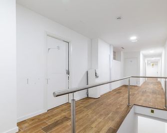 AYZ Luis Cabrera-Auto check-in property - Madrid - Hallway