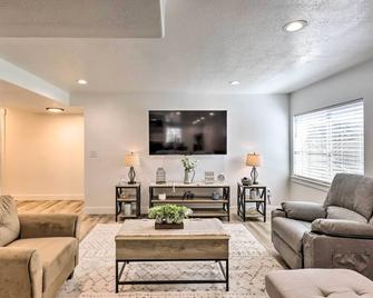 Chic Payson Apartment ~ 10 Mi to Utah Lake! - Payson - Living room