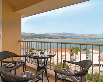 Two-Bedroom Apartment Misevac With Sea View 07 - Traù - Balcone