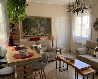 Revelin Walls -Old Town Br-Entire Apartment- - Logroño - Wohnzimmer