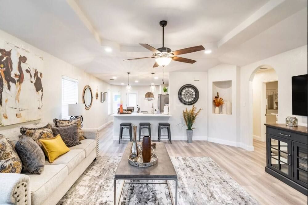 Modern Home Near Bmt & Downtown San Antonio - سان انطونيو - غرفة معيشة
