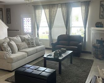 Great, Cozy and Spacious House - Cypress - Obývací pokoj