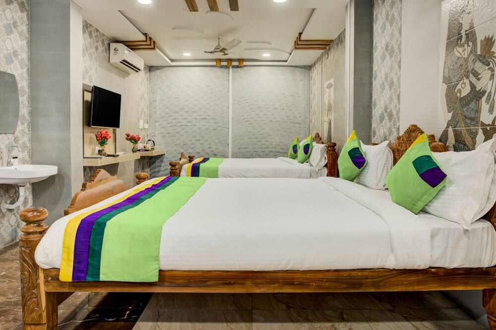 تريبو جولدن إن، 70 ام ز فروم بروميناد بيتش - بودوتشيري - غرفة نوم