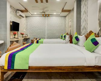 تريبو جولدن إن، 70 ام ز فروم بروميناد بيتش - بودوتشيري - غرفة نوم