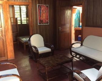 House In The Garden Of Eden - Hel-Ville - Salon