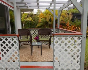Summer Sale, all dates in June July and Aug are 79.00 3- Night Minimum, - Pahoa - Balkón