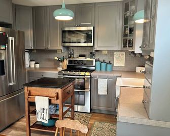 Cozy apartment near downtown Prairie City. - Prairie City - Kitchen