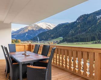 Exquisite Holiday Home Near Ski Area in Königsleiten - Wald Im Pinzgau - Balcony