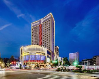 Floral Hotel · King Royal Hotel Yunfu City - Yunfu - Building