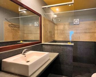 The Hosteller Munnar - Chinnakanal - Bathroom
