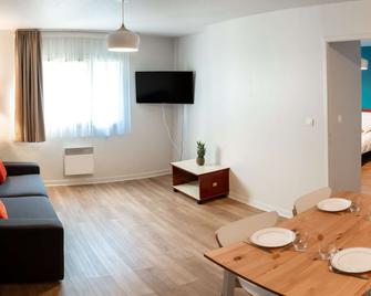 Terres de France Brest - ברסט - סלון