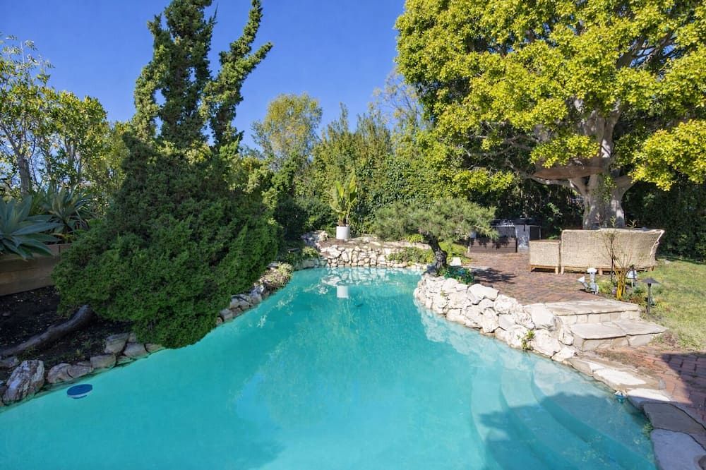 Bel Air Mid-Mod Oasis w/ Grotto Pool + Jacuzzi - לוס אנג'לס - בריכה