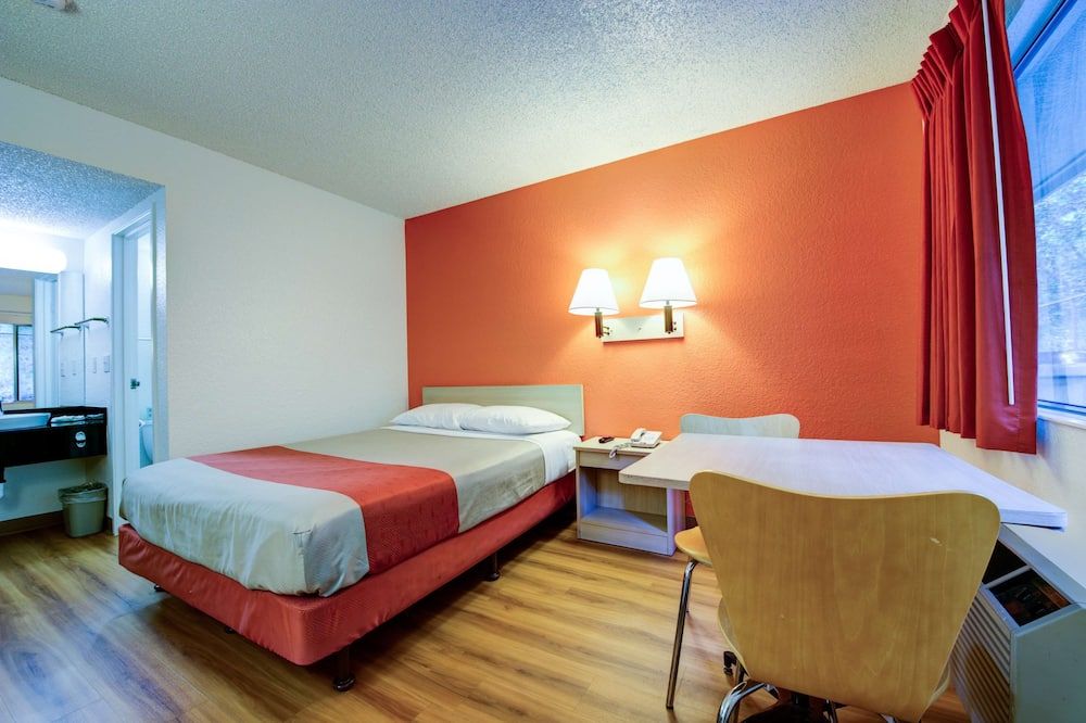 Motel 6-Seattle, Wa - Airport - סיטאק - חדר שינה
