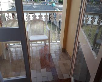 Hostal Pineda - 諾哈 - 陽台