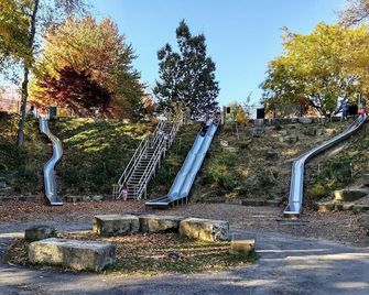 Spacious Frontier Park Apartment - Erie