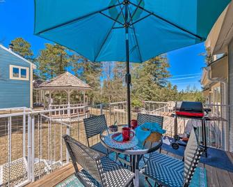 Eclectic Home with Deck 4 Miles to Ski Cloudcroft! - Cloudcroft - Balcony