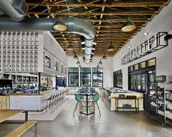 Cavalry Court, by Valencia Hotel Collection - קולג' סטיישן - מסעדה