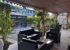 Gustave Full Residence -24/7 Electricity/Water/Wifi/Tv - Port-au-Prince - Patio