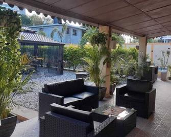 Gustave Full Residence -24/7 Electricity/Water/Wifi/Tv - Port-au-Prince - Patio