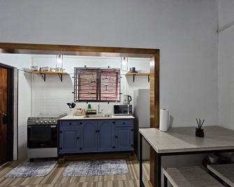 Cozy 1-bedroom apartment with WiFi, AC in awesome Villa/Glenn - Clare Valley - 廚房
