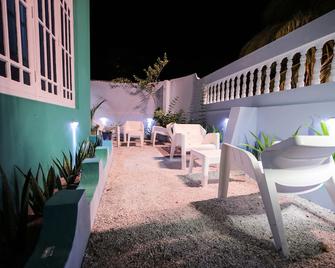 Huvadhoo Inn - Viligili - Patio