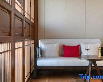 Huayu Donglin Boutique Holiday Hotel - Lijiang - Sala de estar