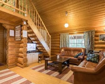 Holiday Home Aurinkoniemi by Interhome - Hankasalmi - Sala de estar