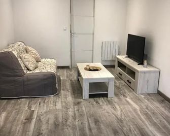 Studio en centre ville - Montceau-les-Mines - Living room