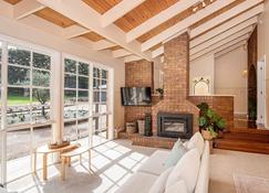 Cape Schanck Country Homestead - Cape Schanck - Living room
