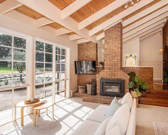 Cape Schanck Country Homestead - Cape Schanck - Living room