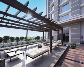 Lyfe Hotels Bhubaneswar - Bhubaneshwar - Innenhof