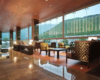 Tengchong Weiyanwu Stone Hotspring Villa Holiday Hotel - Baoshan - Lobby