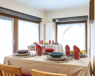 3- Double room, 3 single beds, private bathroom. - Somma Lombardo - Eetruimte