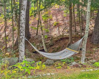 Huge Farmhouse Estate on South Pond with Extreme Privacy: Host Weddings - Paris