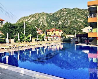 Murat Apart Hotel - Icmeler - Zwembad