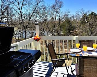 Lake of the Ozarks Lake Front, 3 mi to Truman Lake, Three Bedrm Lake Home. - Warsaw - Balcón