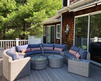 Large 5 bedroom/5 bath secluded property with large heated pool on over an acre - Hampton Bays - Patio