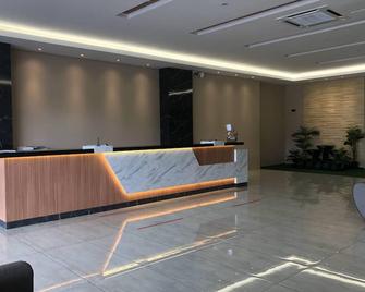 Kluang Riverview Hotel - Kluang - Front desk