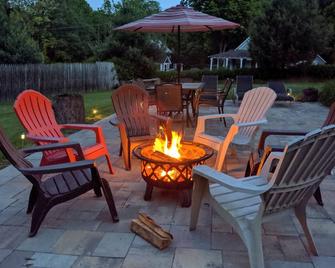 Pet Friendly 3 br, 2 ba, sleeps 6-8, Lake George on 1.5 acres, A/C, fire pit. - Bolton Landing - Patio