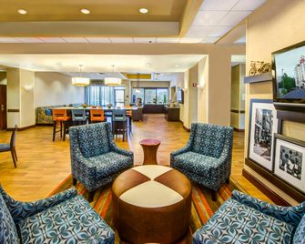 Hampton Inn & Suites Atlanta-Galleria - Atlanta - Lounge